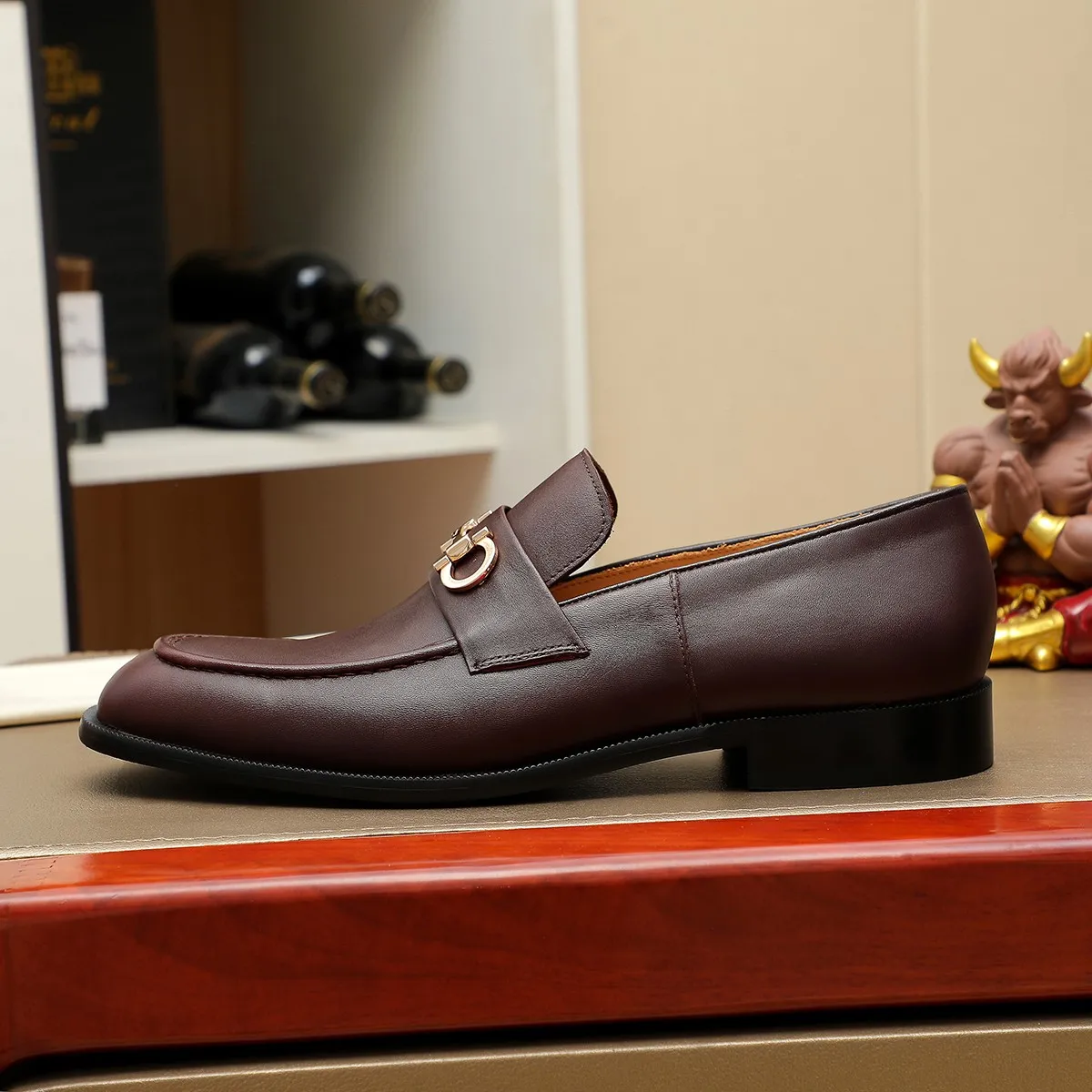 Men's shoes 💰440 Ferragamo [Ferragamo] top imported suit men's shoes 💯Original copy of the official website, product materials: selected imported embossed calfskin + luxury hardware buckle accessories ~ imported water-dyed cow 🐂 leather lining. Strong three-dimensional visual effect, original combination outsole, multiple colors available😘 Size: 39-44 (38.45.46. Customized)